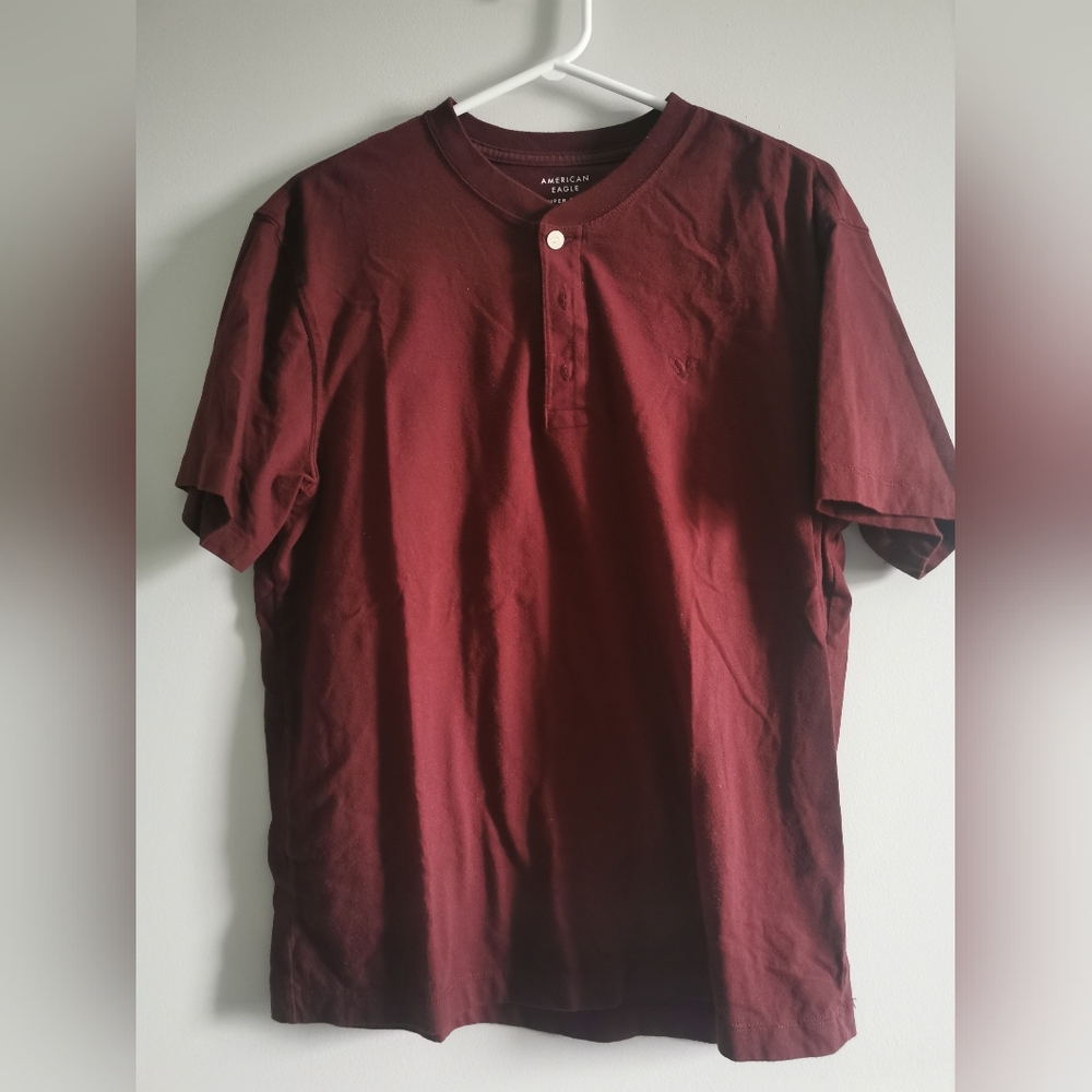 (3/$12) - American Eagle Mens Henley Tshirt. Medium. Maroon
